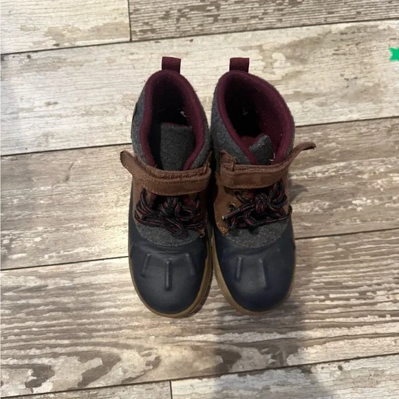 Carter's Kids Snow Boots in Navy, Tan and Burgundy Size 13 - Picture 2 of 9